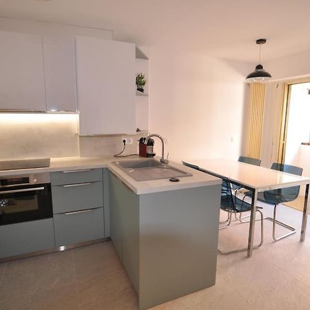 Albert 1Er - Chic One-Bedroom Apartment With Parking - Stayinantibes Exteriör bild